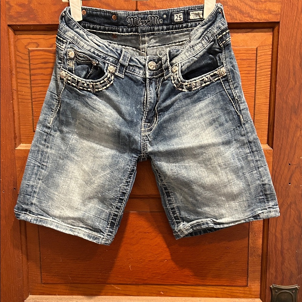 Miss Me boyfriend shorts size 25